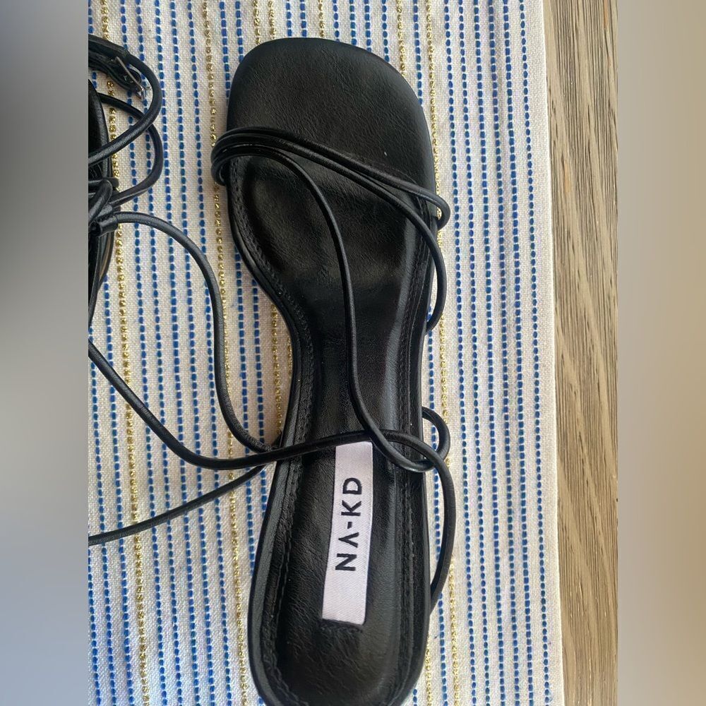 NA-KD Rounded Toe Strappy Heels Black Sz 7.5 NEW - Picture 11 of 12